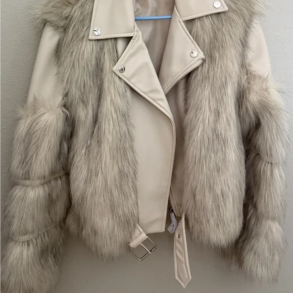 Missguided Cream and Tan Teddy Jacket with Plush Texture Runs big - Picture 2 of 3